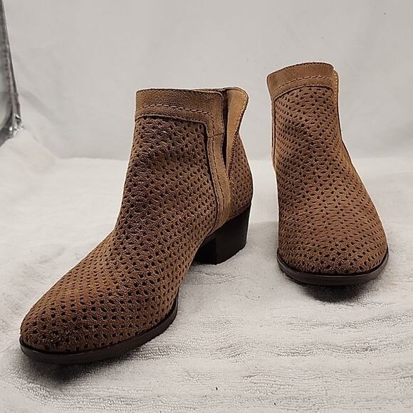LUCKY BRAND BRAYLIE LEATHER PERFORATED SUEDE ANKLE COMFORT BOOT LADIES 9.5 GUC - Picture 15 of 16